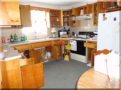 Andrews Estate Service Household Liquidation Specialist Kitchen West Seneca NY 14224 Cluttered