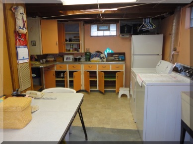 Andrews Estate Service Household Liquidation Specialists Laundry Room West Seneca NY 14224 Cluttered