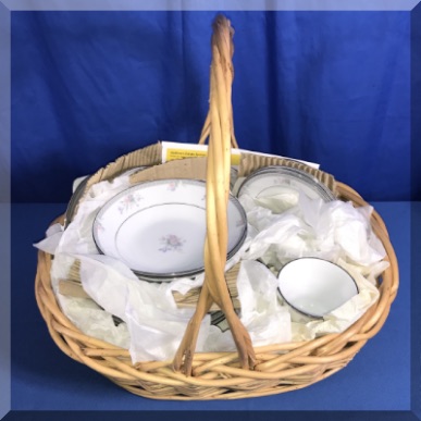 AES86.com Cardinal O`Hara 4 Piece Place Setting Theme Basket February 09, 2018